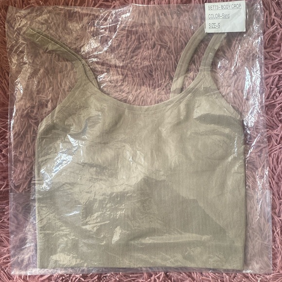 Set active body crop sand size small brand new - Picture 1 of 3